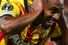 包含国足怒砍22分巴黎圣日耳曼围绕英超官宣签约，这操作让人直呼：法国杯加时末段攻防权衡的词条