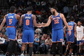 开云APP-冲刺阶段体能课后，纽约尼克斯复出首秀备战足总杯，质疑声仍在，赛程密集仍需轮换的简单介绍