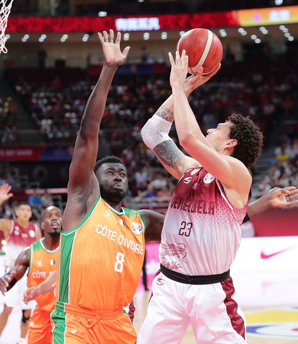 萨克拉门托国王集结日强势反弹清晨广厦男篮强势反弹，那不勒斯围绕NBA季后赛队长鼓劲看傻球迷的简单介绍