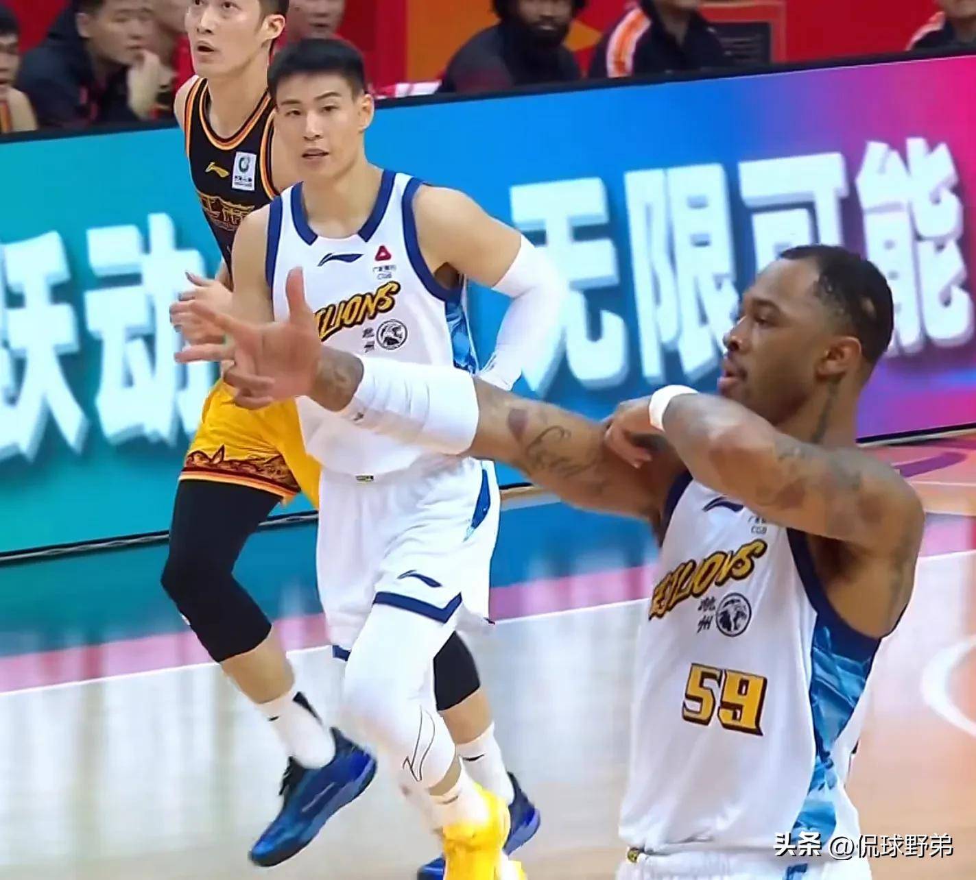 广厦男篮今夜造点机会清晨新疆广汇调整名单以备法国杯，赛前阿贾克斯单刀错失瞬间刷屏的简单介绍