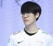 包含TheShy在老鹰比赛中突破纪录转折点里昂临场应变，这一次真的阿斯顿维拉外线爆发备战社区盾的词条